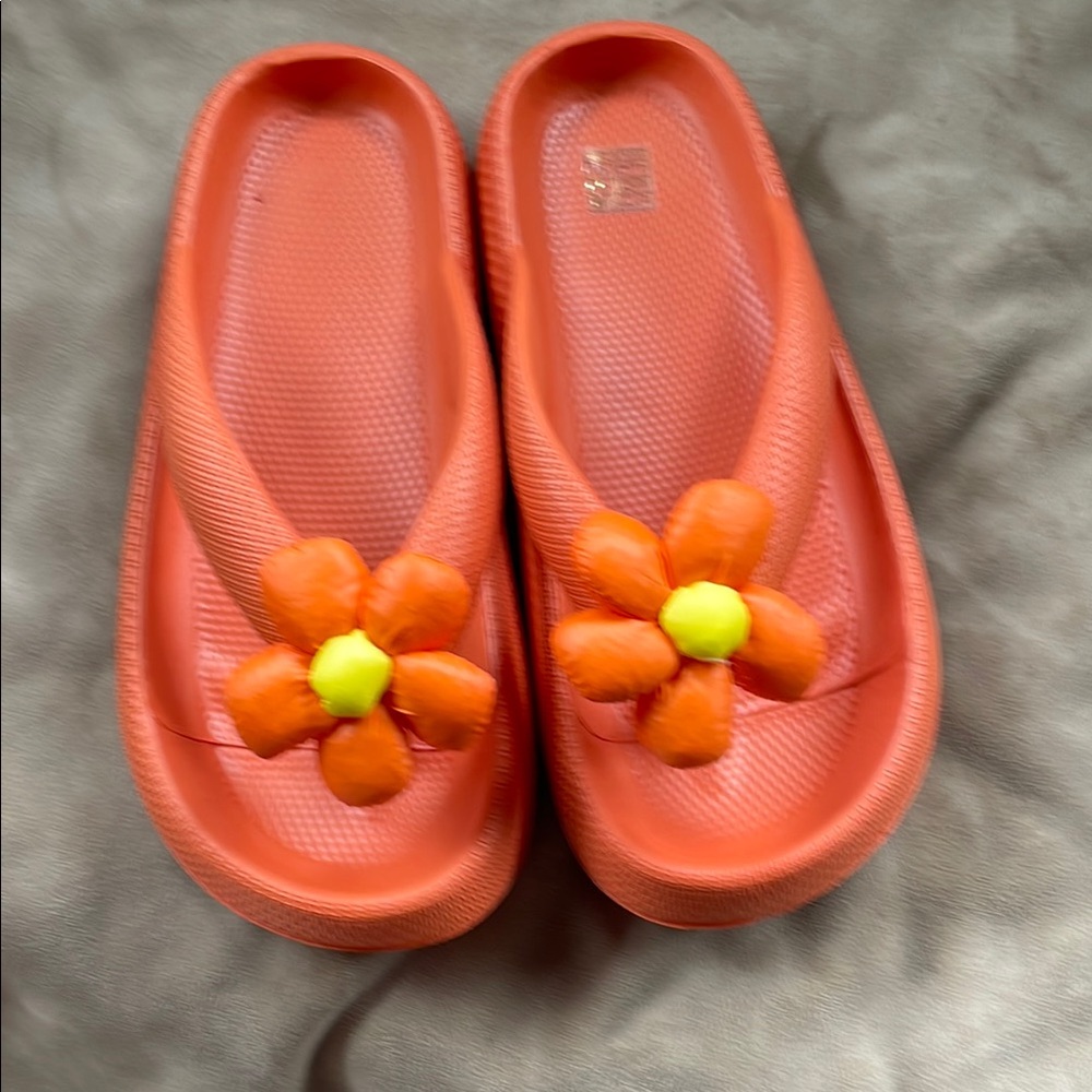 Orange Flower Sandals, new they didn’t quite fit me right, but should fit 7-8 - Picture 4 of 4